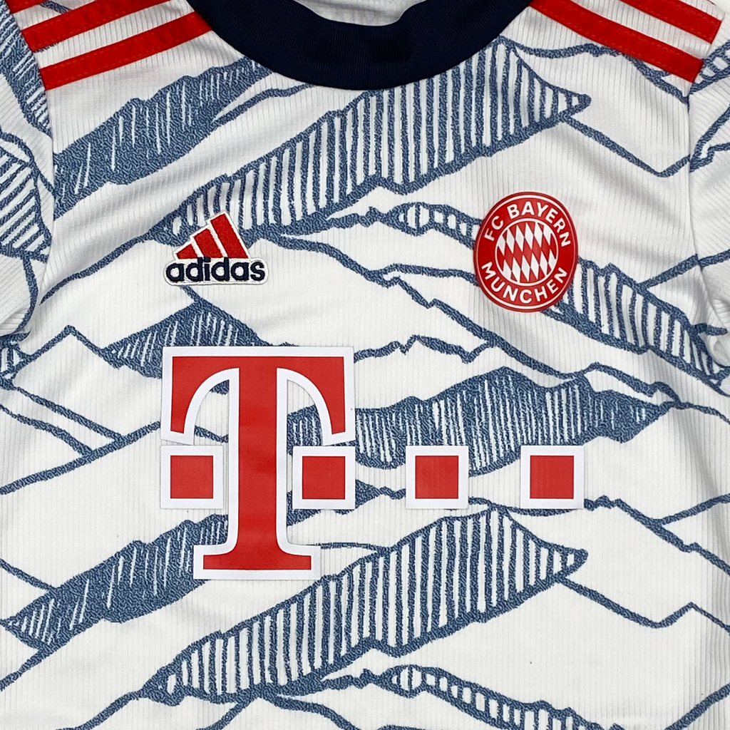 Bayern Munich Third Shirt (2021-22) | 7-8 Years