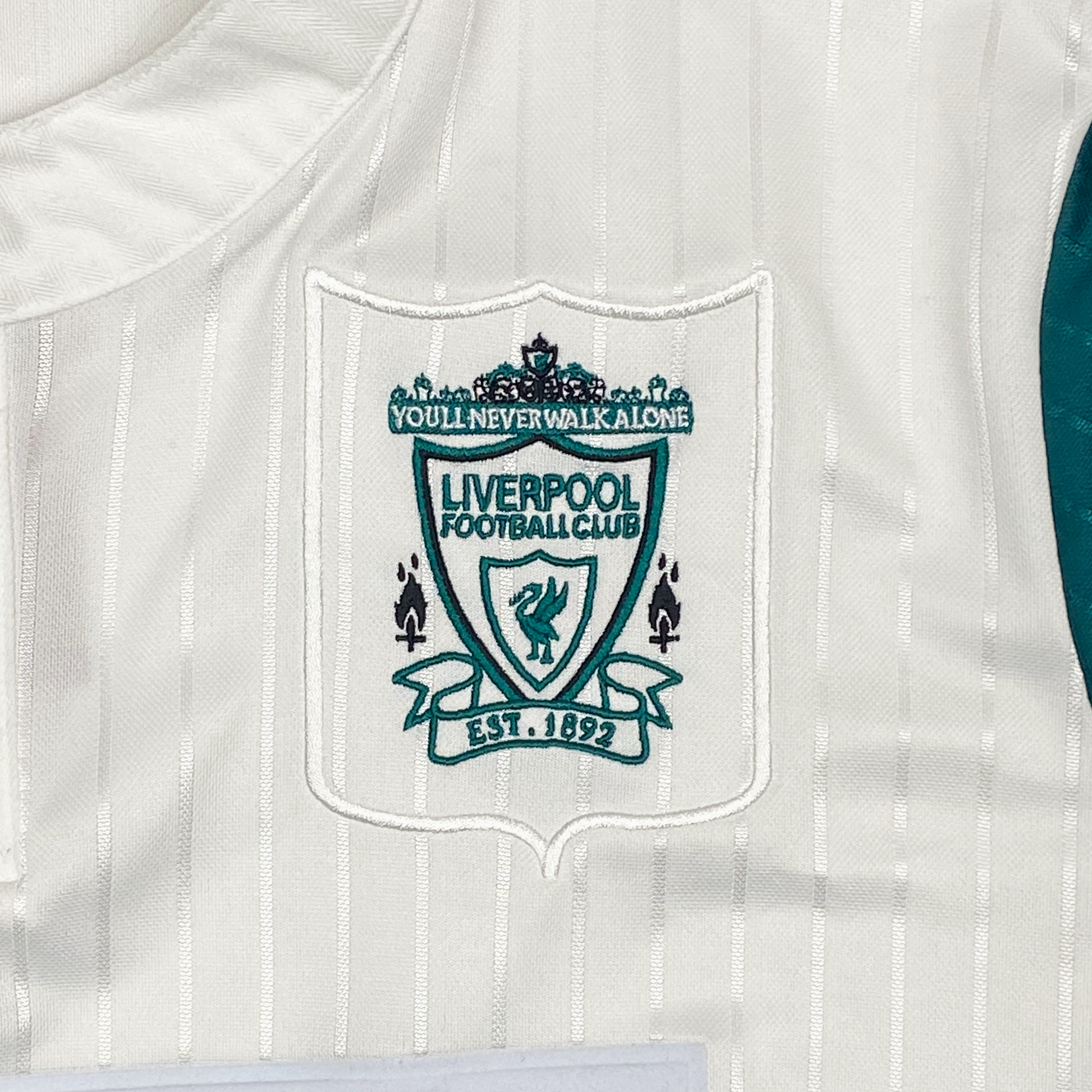 Liverpool Replica Away Shirt (1995-96) | Medium