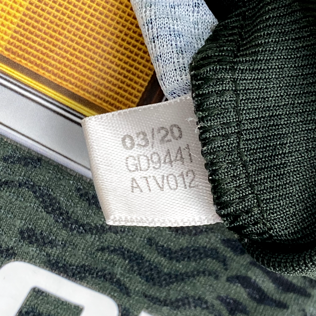 Manchester United Away Shirt (2020-21) | Women's Medium