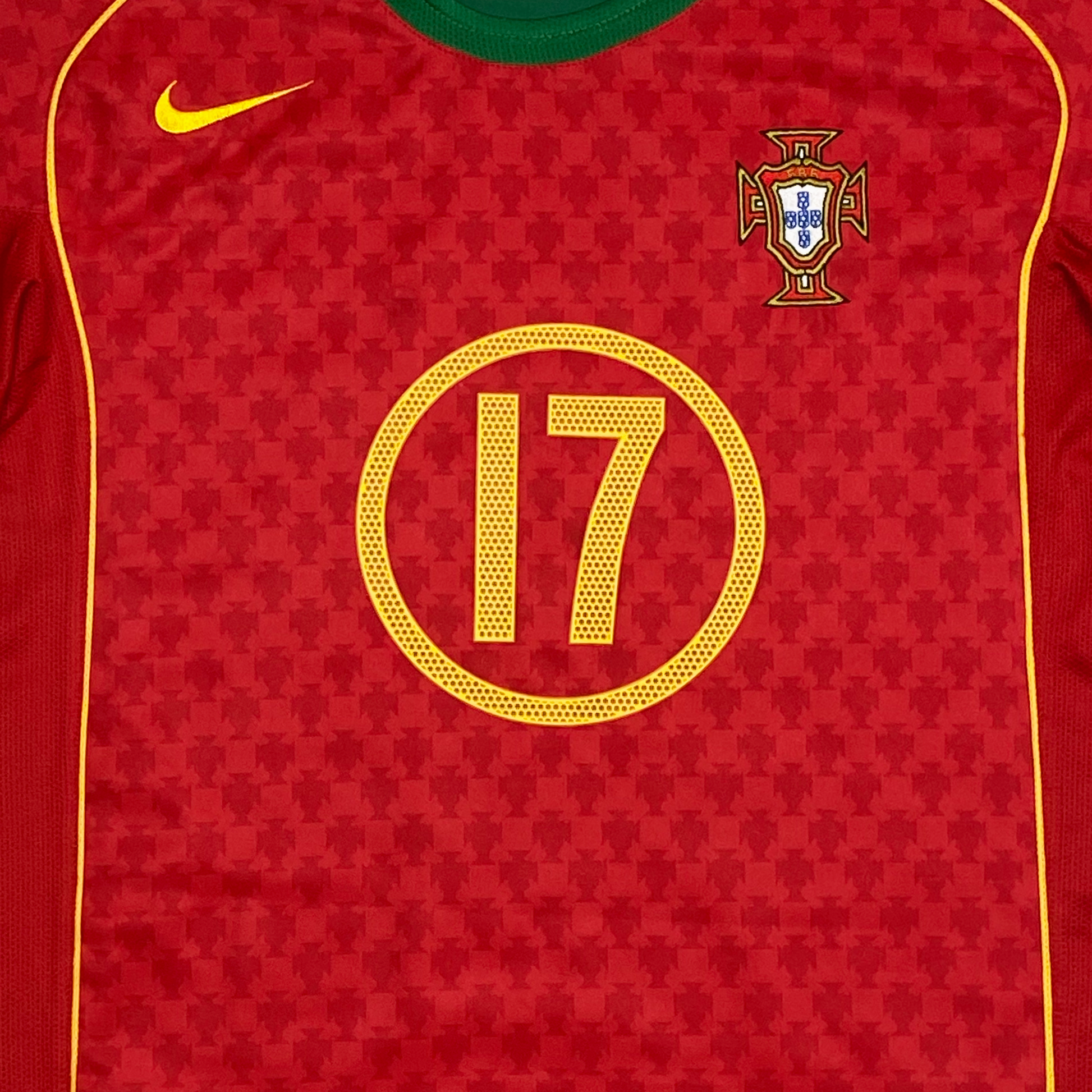 Portugal Home Shirt (2004) - Ronaldo 17 | Medium